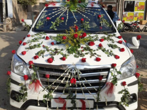 wedding car with bouquet, bow ribbon and red roses